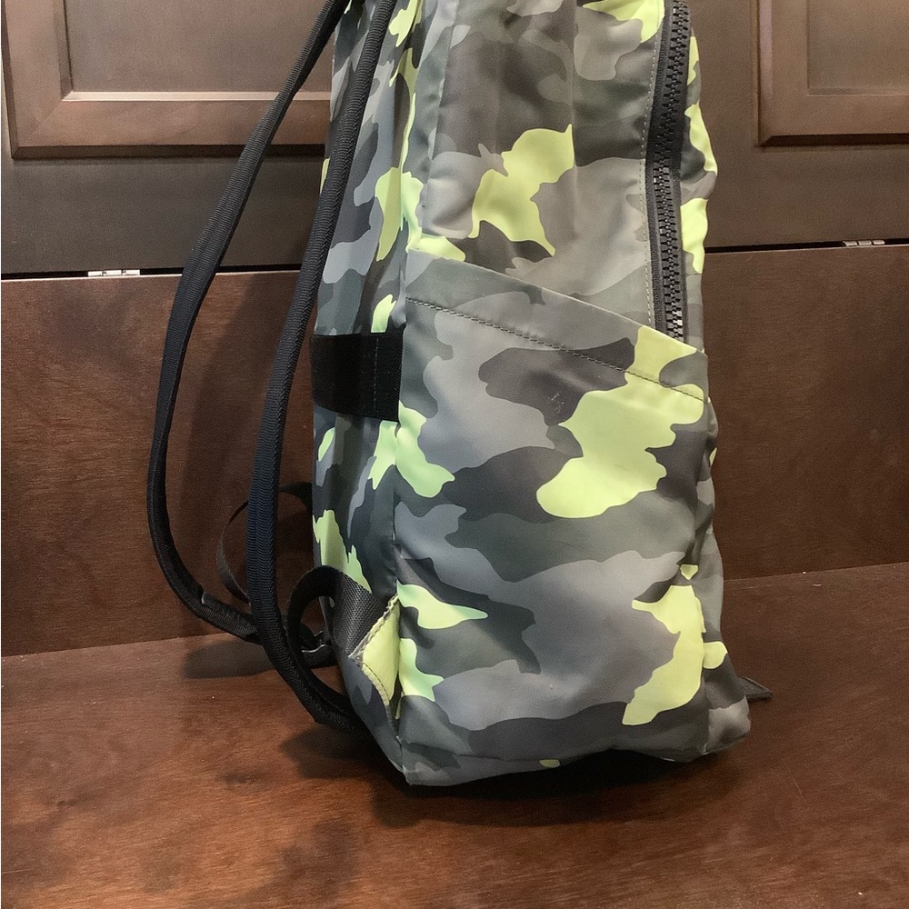 Lululemon Everyday Backpack - Picture 2 of 5